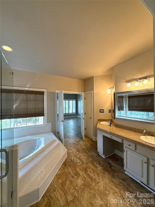 Building Photo - 15816 Feeny Ct