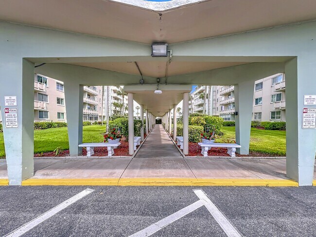 Building Photo - 2020 N Atlantic Ave