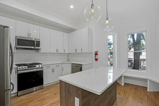 Building Photo - 52 Brinkerhoff St