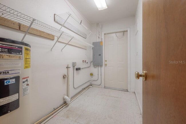 Building Photo - 649 W 11th St