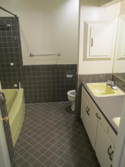 Building Photo - 2635 NW 55th Terrace