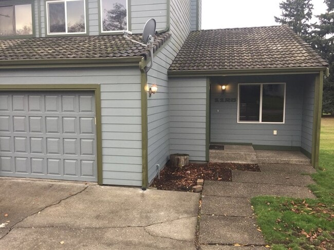 Building Photo - Condo with a golf course view