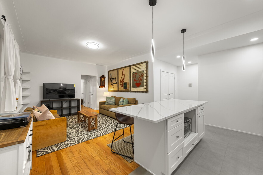 Building Photo - 6015 Boulevard E