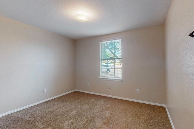 Building Photo - Charming 3-Bedroom Home on Treed Cul-de-Sa...
