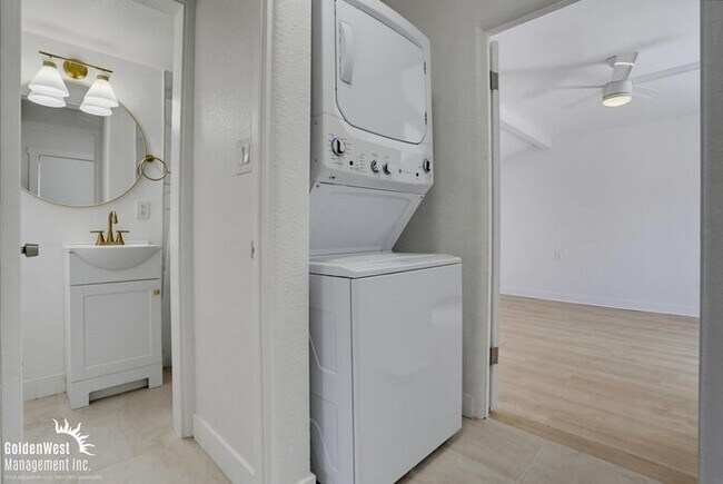 Building Photo - Completely Remodeled 4Bdm 2Ba Single Family - MI Special!