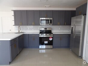 Building Photo - 5411 SW 158th Ct