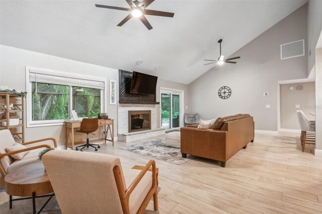 Building Photo - 4401 Summer Oak Dr