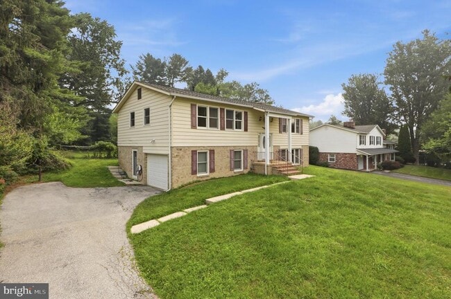 Building Photo - 9210 Maple Rock Dr