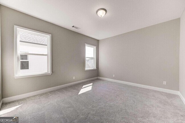 Building Photo - 1060 River Park Dr