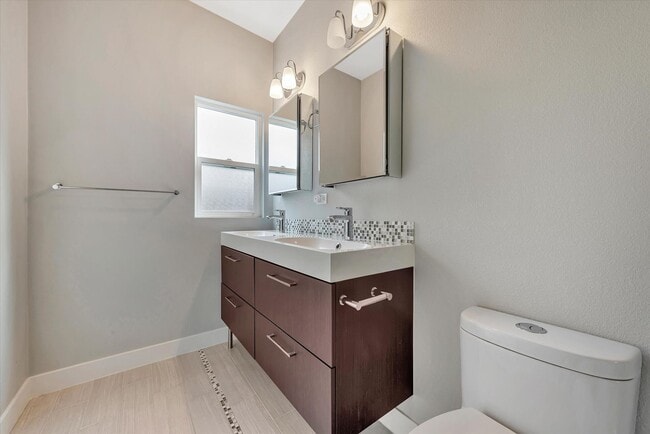 Building Photo - Modern Elegance & Effortless Style l 4BR Santa Clara Home