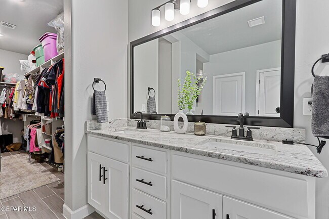 Building Photo - 824 Paseo Solar Dr