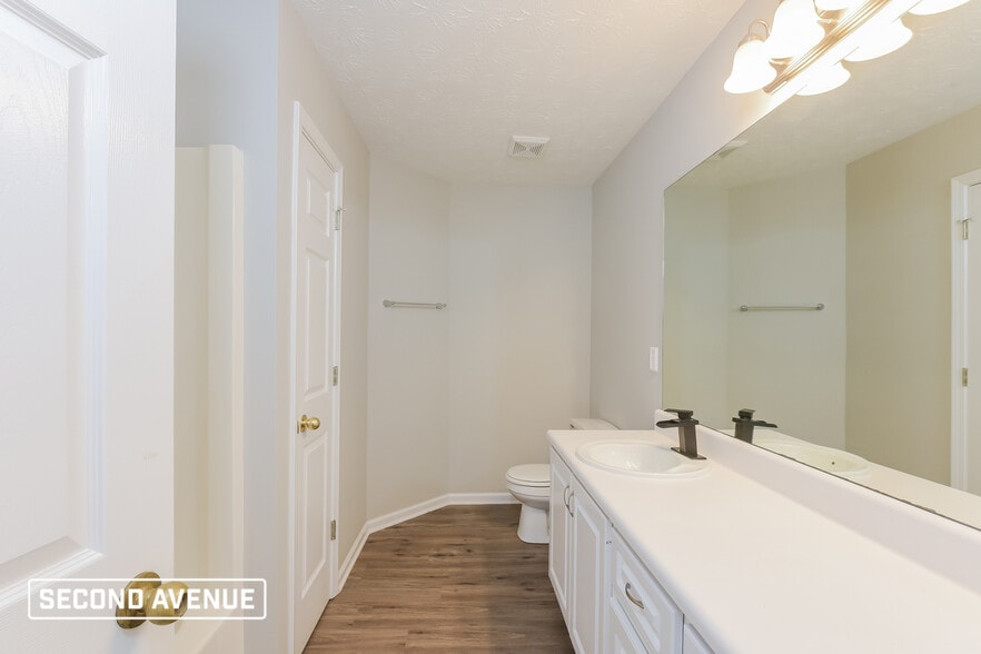 Building Photo - 2725 Lenora Springs Dr