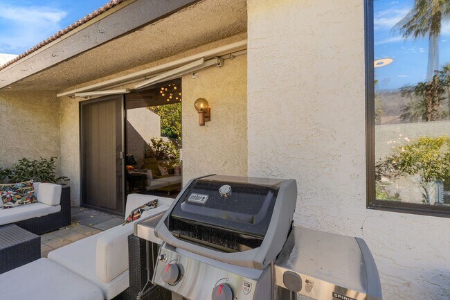 Building Photo - Mountain View Retreat in Palm Springs