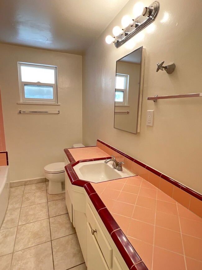 Building Photo - Northeast