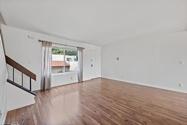 Building Photo - 5430 Linda Vista Rd