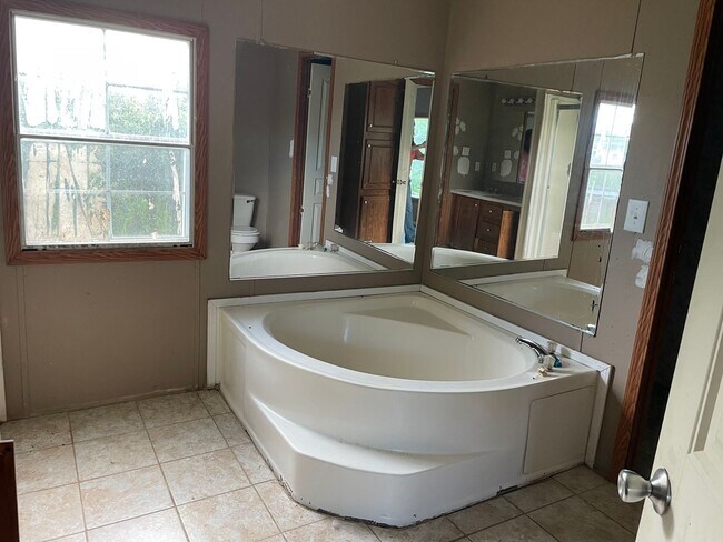 Building Photo - 3 Bed, 2 Bath, 1,280 sq ft singlewide mobi...