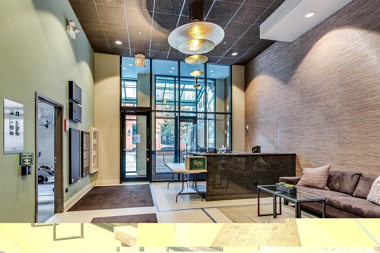 Lobby - 400 W Ontario St