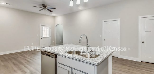 Building Photo - 3618 W 45th St S