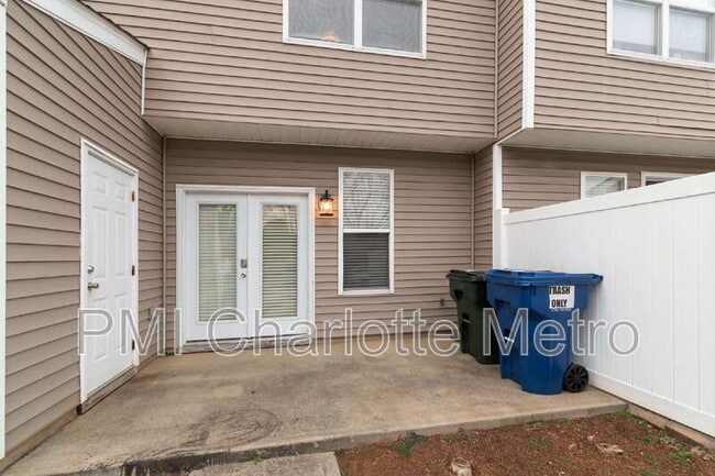 Building Photo - 9344 Greenheather Dr