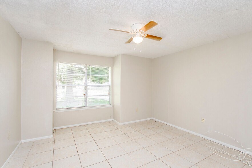 Building Photo - 5235 Kimberlin Ave