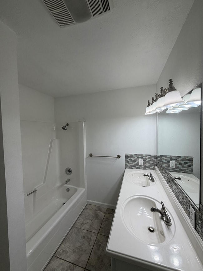 Building Photo - 133 Willow Way