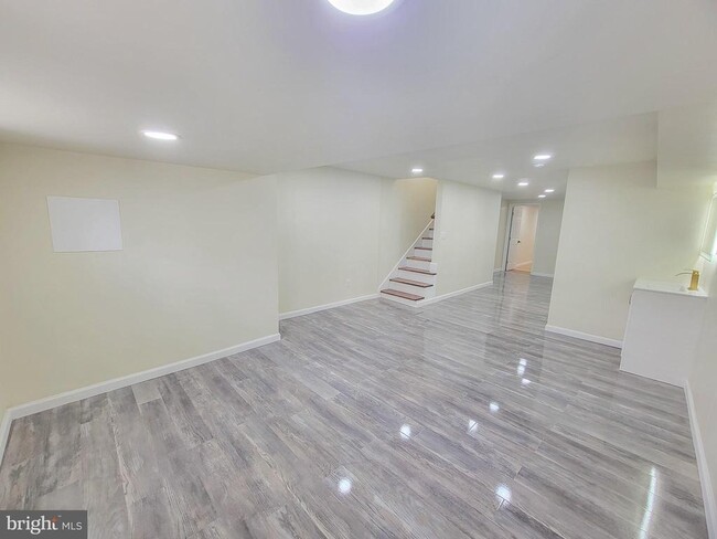 Building Photo - 5502 Master St