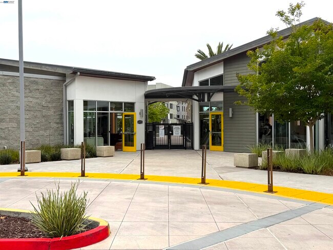Building Photo - 3698 Vision Cmn