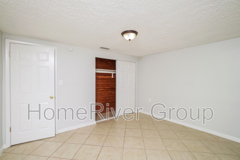 Building Photo - 10005 Regency Park Blvd