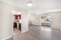 Building Photo - Updated 2 Bed 1 Bath Townhome in HAMPDEN VILLAS!