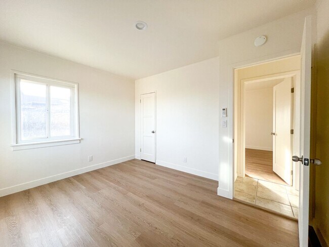 Building Photo - Adorable 2 Bedroom 1 Bathroom Home