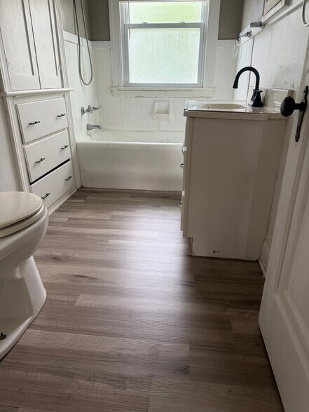 Building Photo - 2007 Barrows St