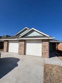 Building Photo - 1209 SW Oklahoma Ave