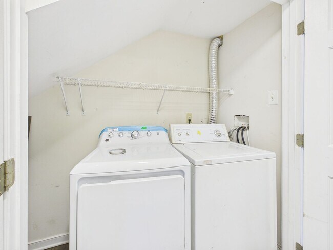 Building Photo - 5313 Golf Villa Ln