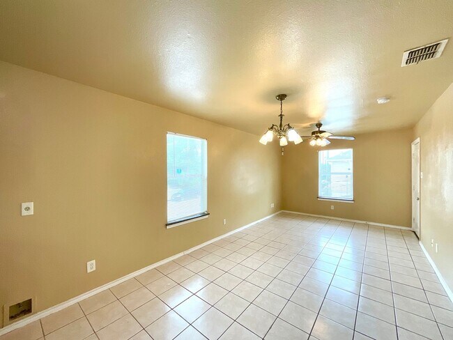 Building Photo - Convenient & Low-Maintenance Living Near St. Mary’s University!