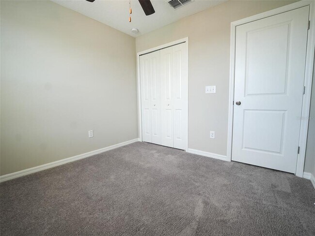 Building Photo - 402 Royal Empress Dr