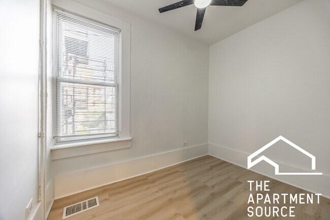 Building Photo - 2301 N Leavitt St