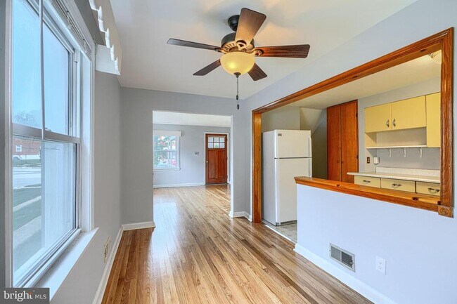 Building Photo - 7114 Greenwood Ave