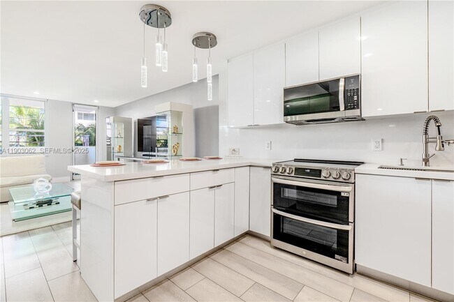 Building Photo - 100 Lincoln Rd