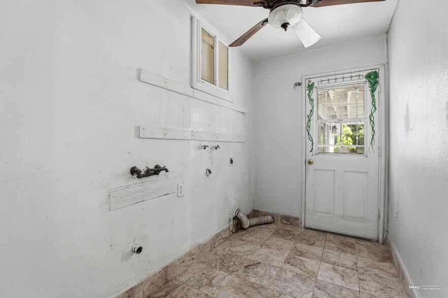 Building Photo - 1056 Hacienda Dr
