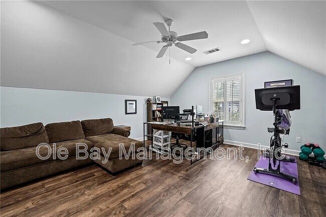 Building Photo - 9791 Aspen Cir