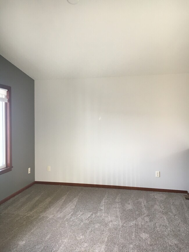 Building Photo - 508 S Whitewood Ave