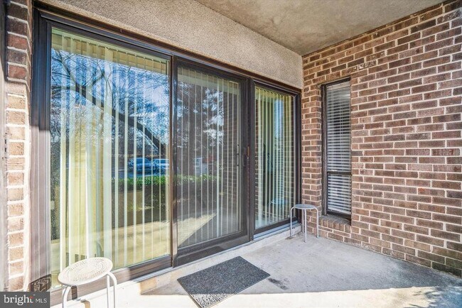 Building Photo - 15603 Dorset Rd