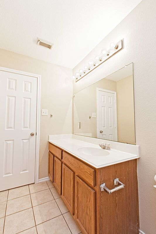 Building Photo - 4009 Hidden Meadow Ct