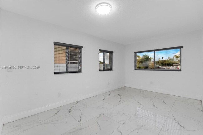 Building Photo - 4530 SW 25th St