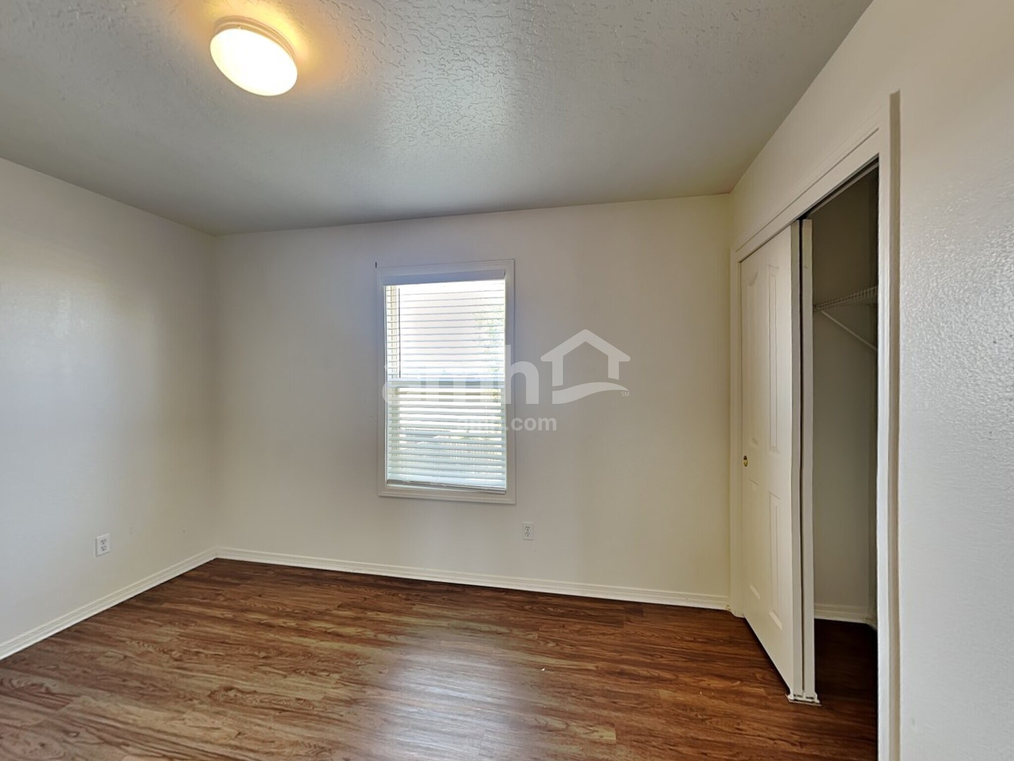 Building Photo - 1285 N Meadowhills Ave