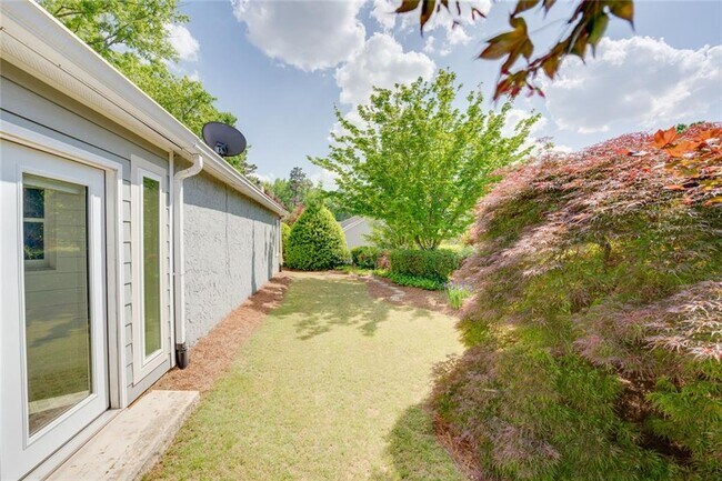 Building Photo - 35 Ashleigh Terrace NE
