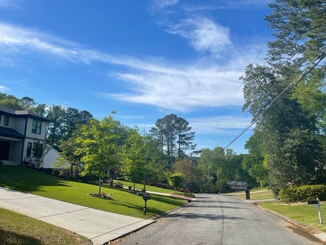 Building Photo - 3561 Duberry Ct NE