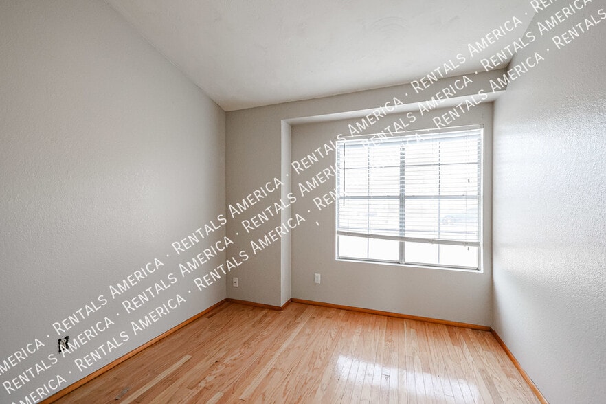 Building Photo - 18433 N 56th Dr