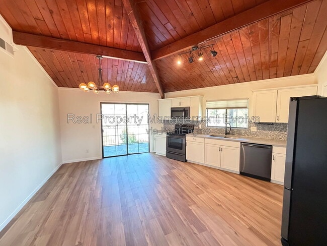 Building Photo - 4213 W Cheyenne Dr