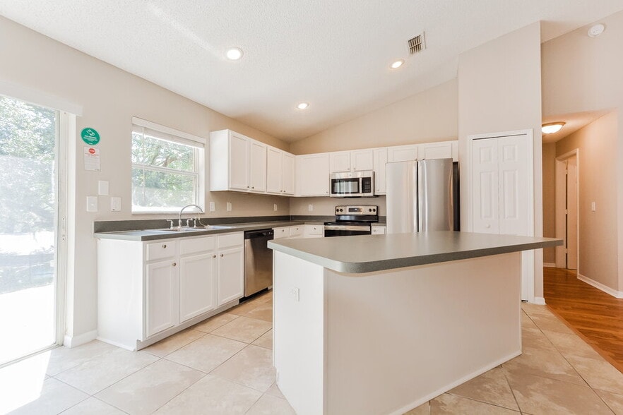 Building Photo - 1320 Rain Forest Ln